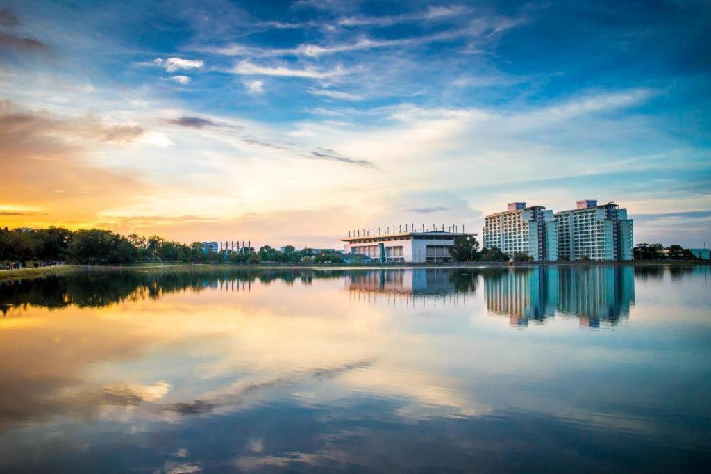 The Color Hotel Hat Yai Exteriör bild